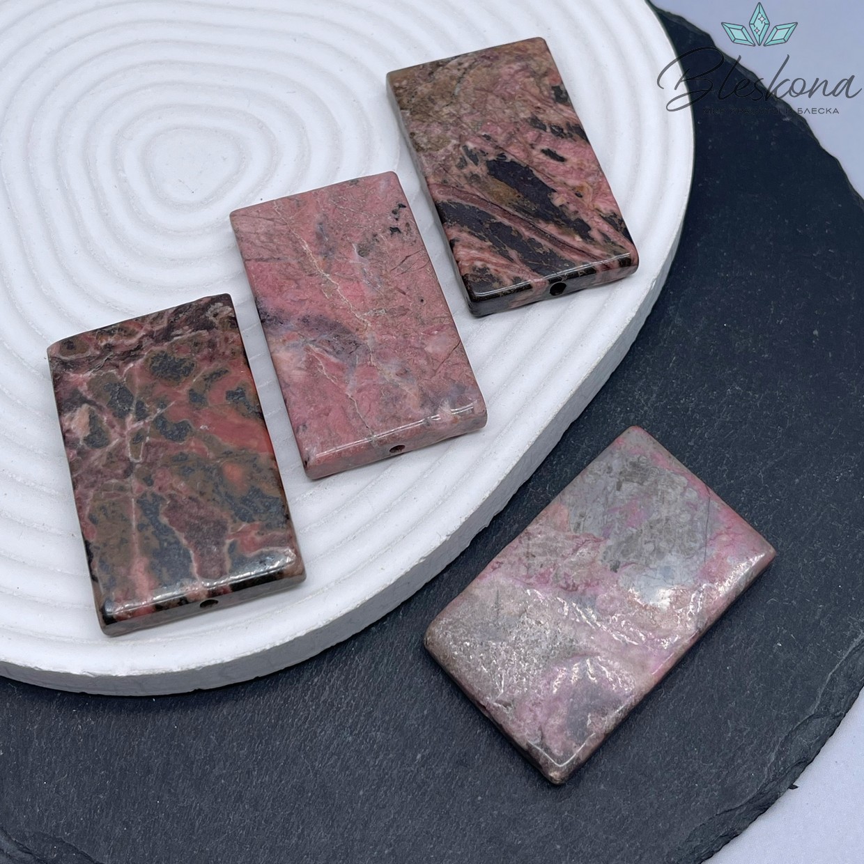 Родонит черно-розовый плоский прямоугольник 30,5*50,5 мм штучно