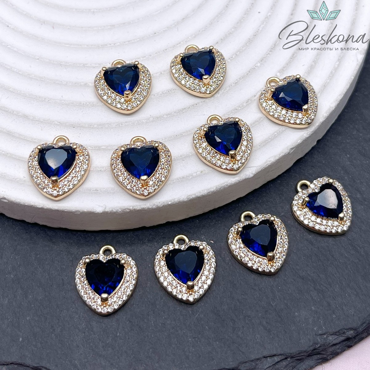 15*13мм Цвет золото, Подвеска сердце большой синий циркон и стразы 