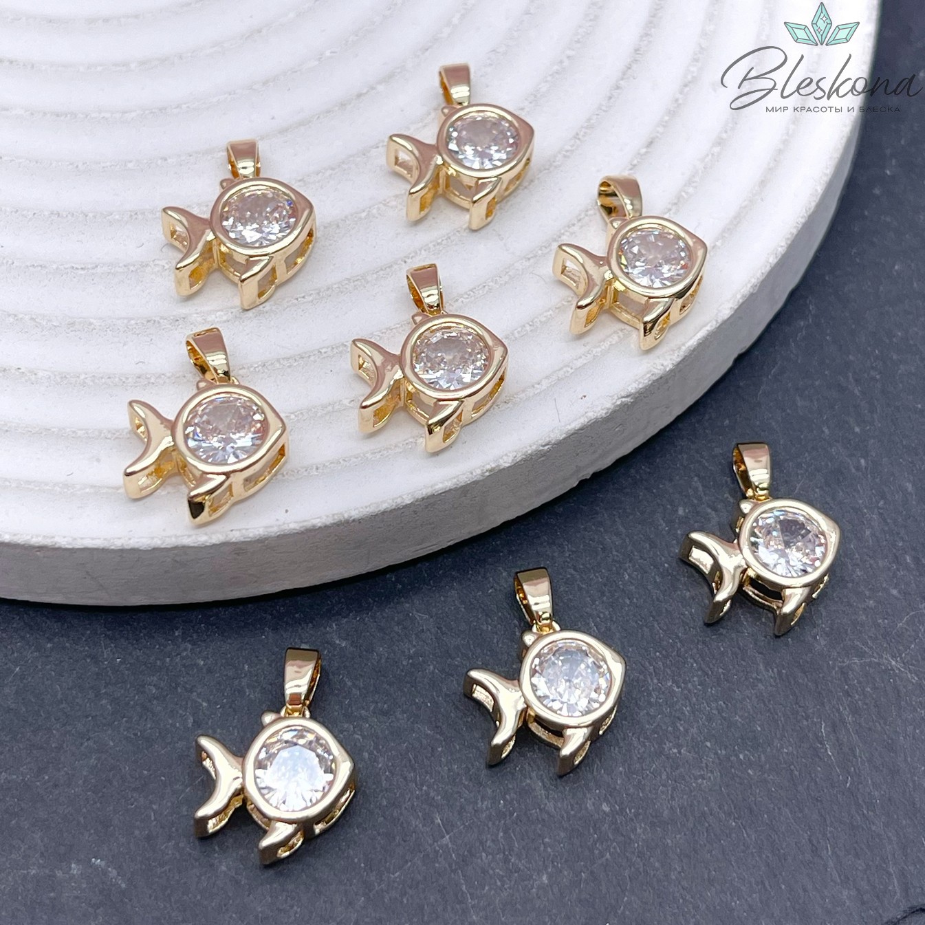 12*12 мм Цвет золото, Подвеска рыбка с цирконом