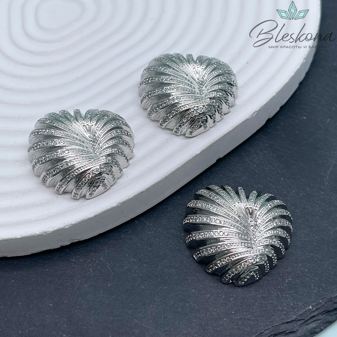 30*30 мм Цвет серебро, Подвеска Сердце цирконы