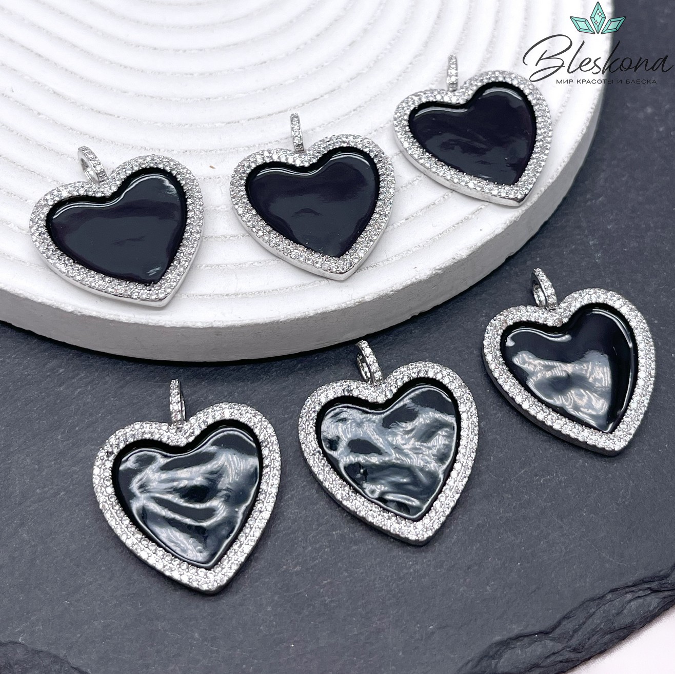 24,5*25,5мм Цвет серебро, Подвеска Сердце черная эмаль цирконы
