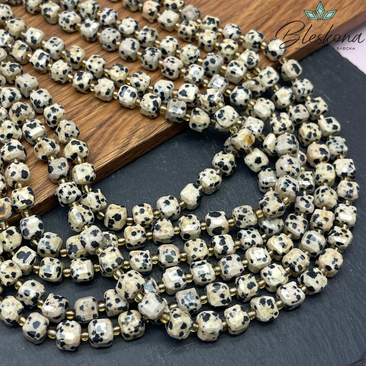 Яшма далматиновая (фенит) куб огранка 6,5 мм