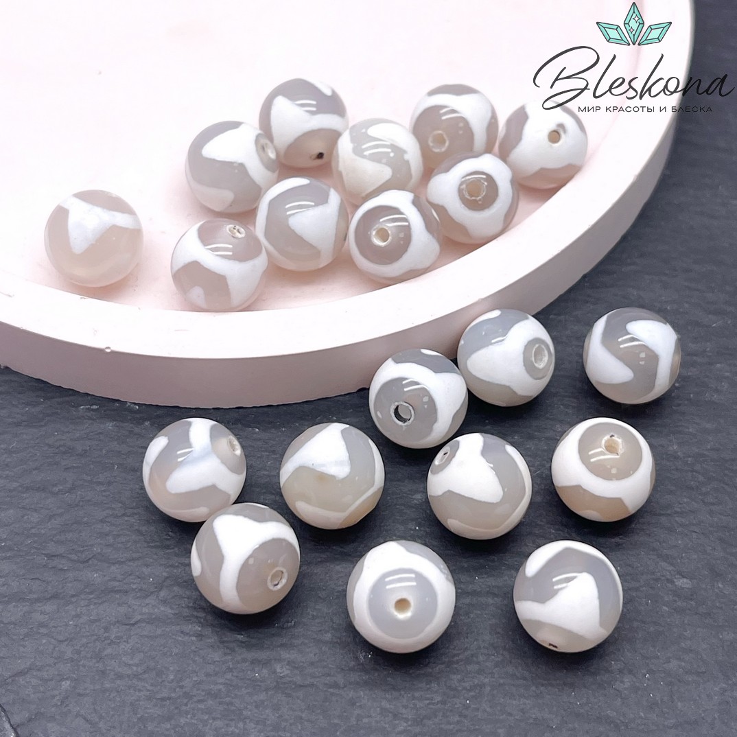 Бусина Дзи Тигриный клык серо-белый шар 10 мм уп.10 шт.