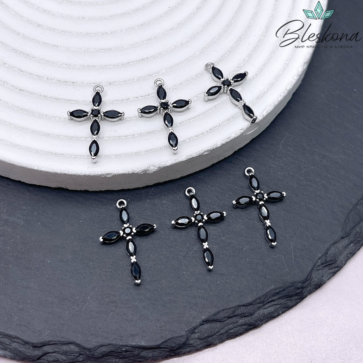 22*14,3 мм Цвет серебро, Подвеска крест с черными цирконами