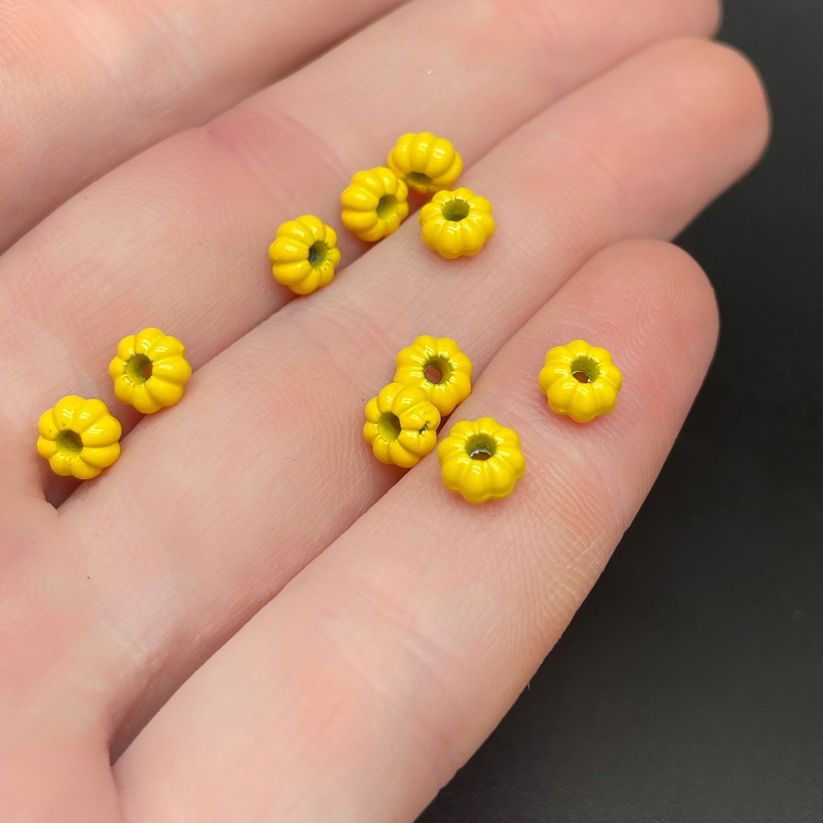 5,5 мм , Бусина - разделитель ромашка желтая эмаль уп.10шт