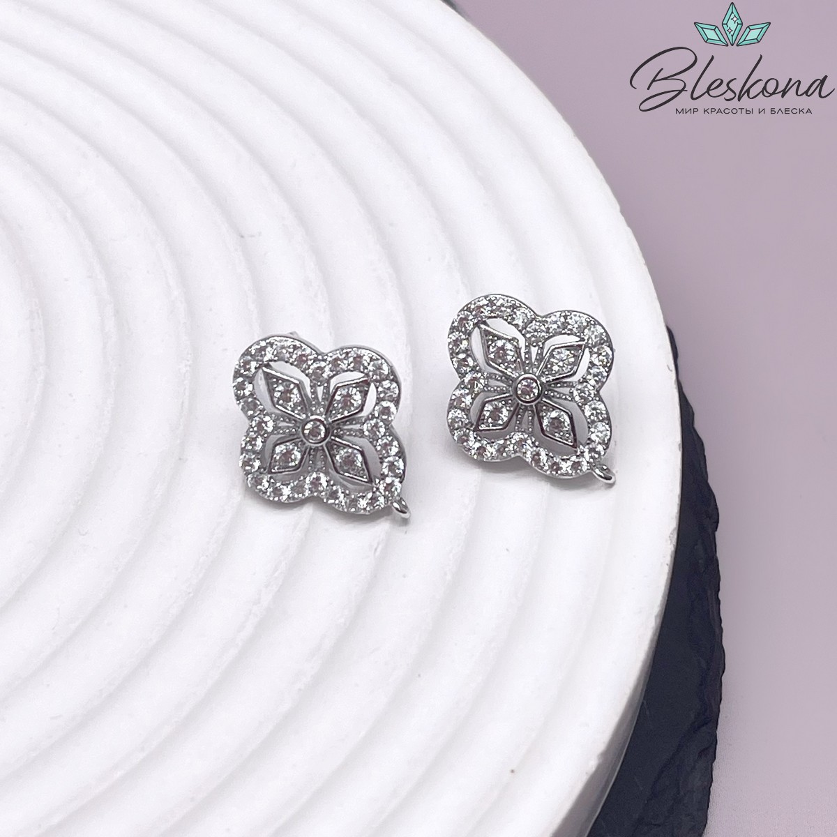 17*14 мм Цвет серебро, Пусеты цветочек цирконы