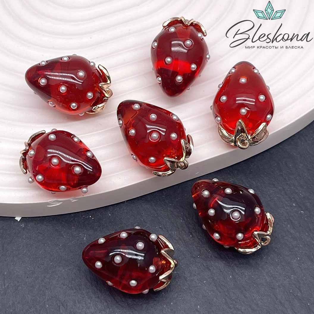 25*17 мм Цвет золото, Подвеска клубничка прозрачная темно-красная