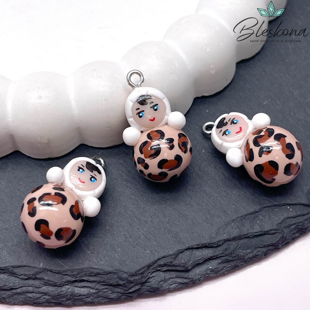 24,5*12,5 мм, Цвет серебро, Подвеска Неваляшка мини бежевая Леопард
