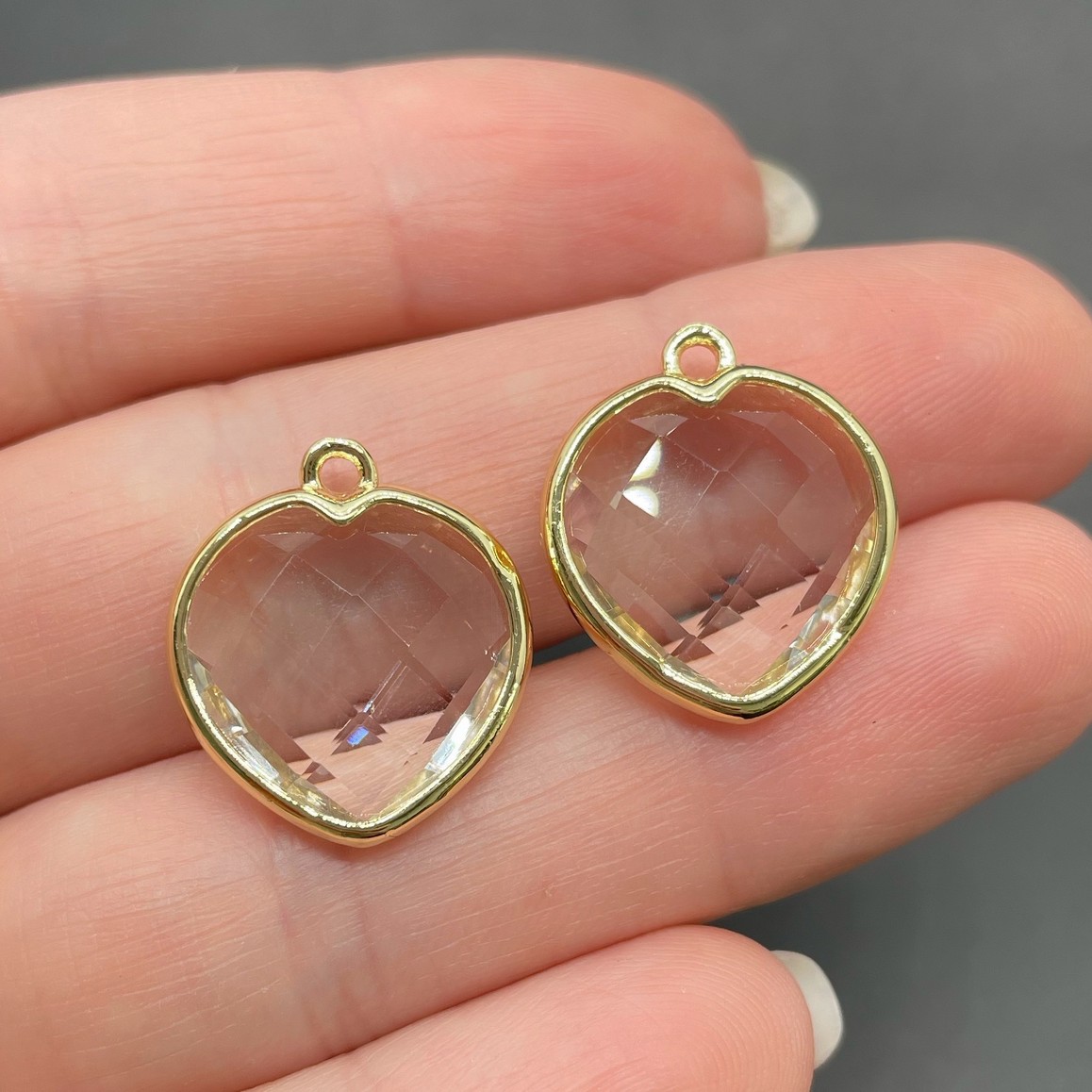 15 мм, Цвет золото, Подвеска сердце белое огранка