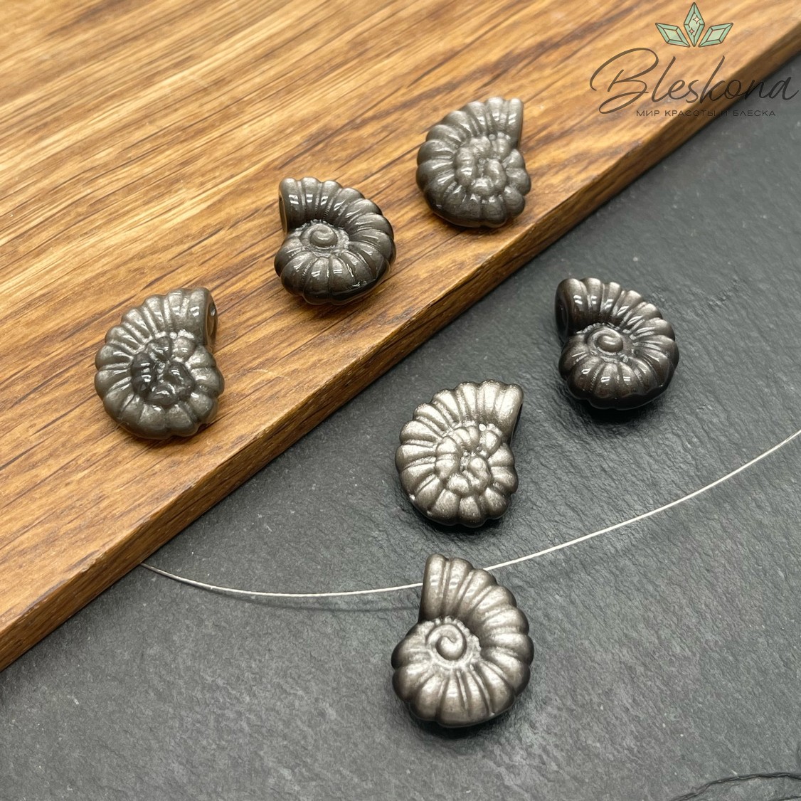 Резная бусина Ракушка Аммонит Обсидиан серебристый 15*18,5 мм