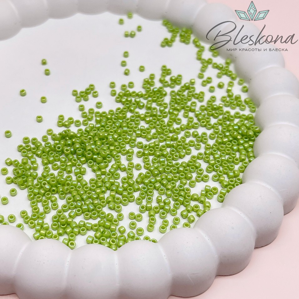 Бисер TOHO round 11/0 цвет №404 (оттенок светло-зеленого)