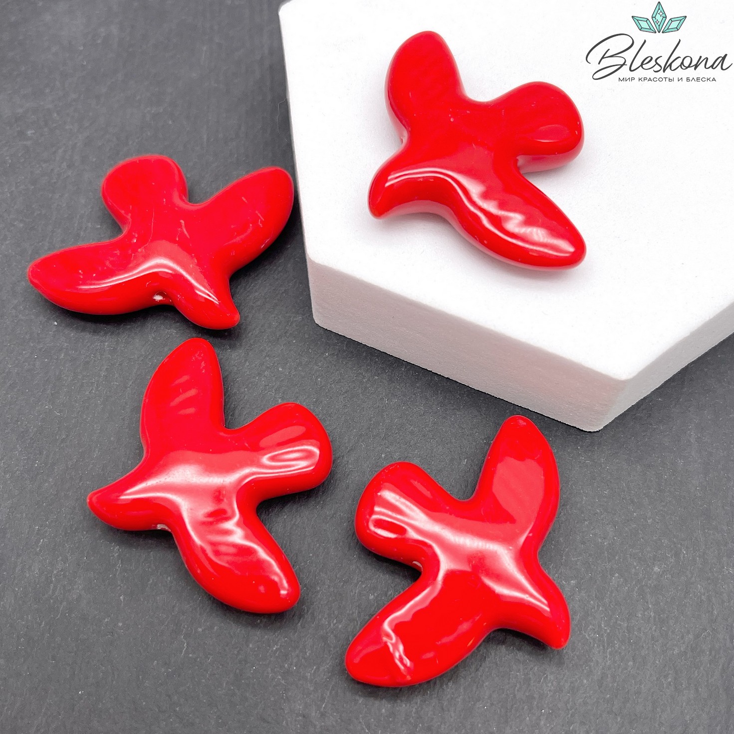 33*42 мм Керамика бусина Голубь красный (Птица)