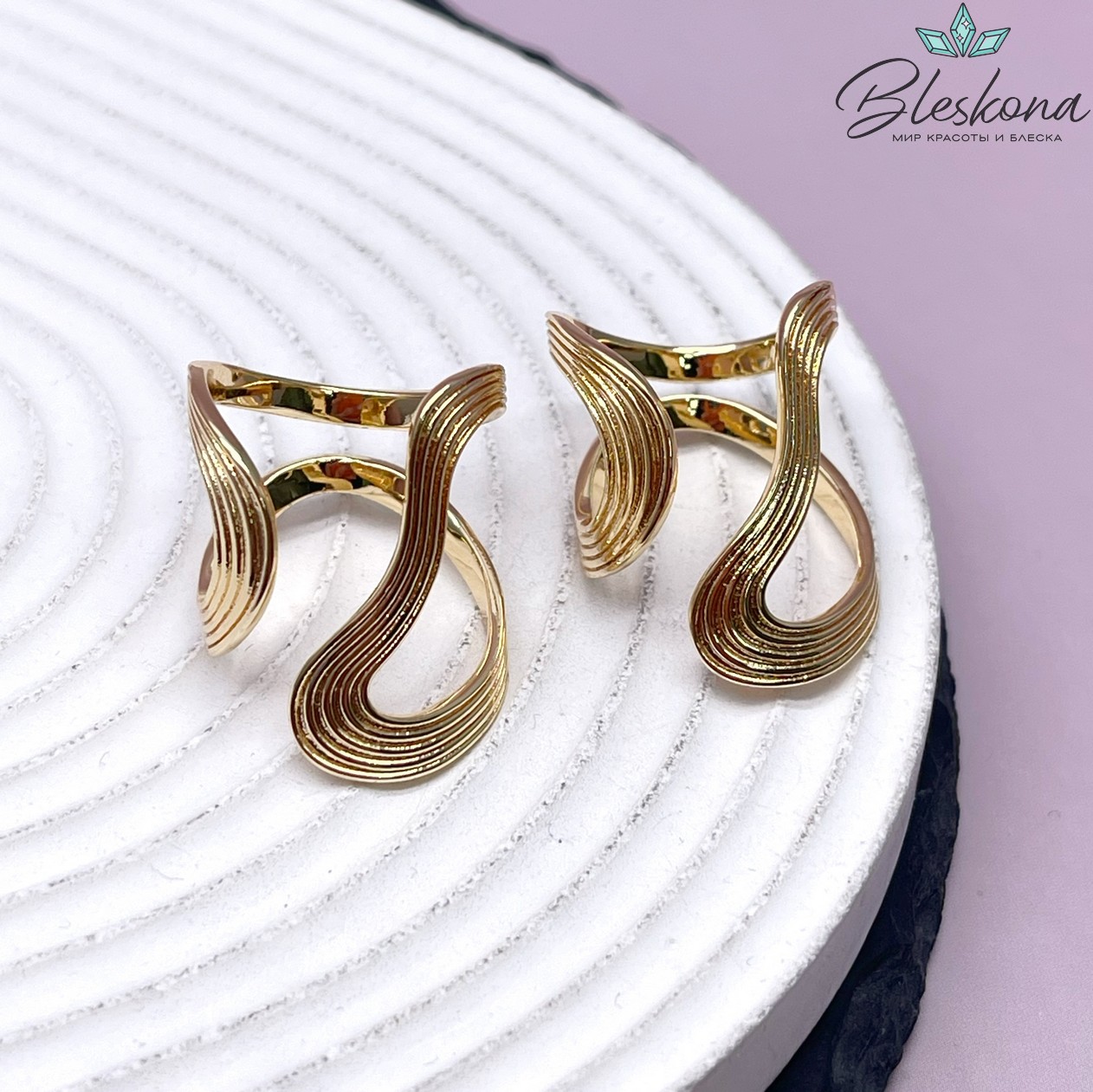 20,5 мм Цвет золото, Кольцо безразмерное полосы