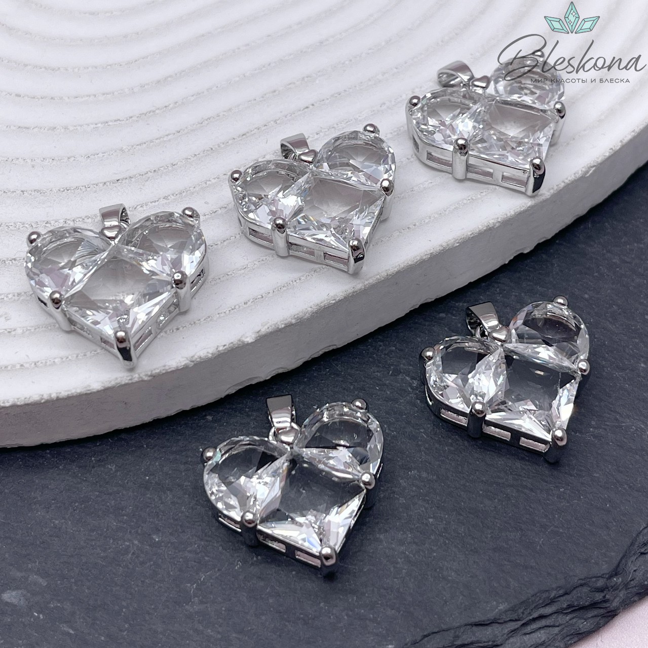Подвеска Сердце прозрачные цирконы, цвет серебро 18*21мм