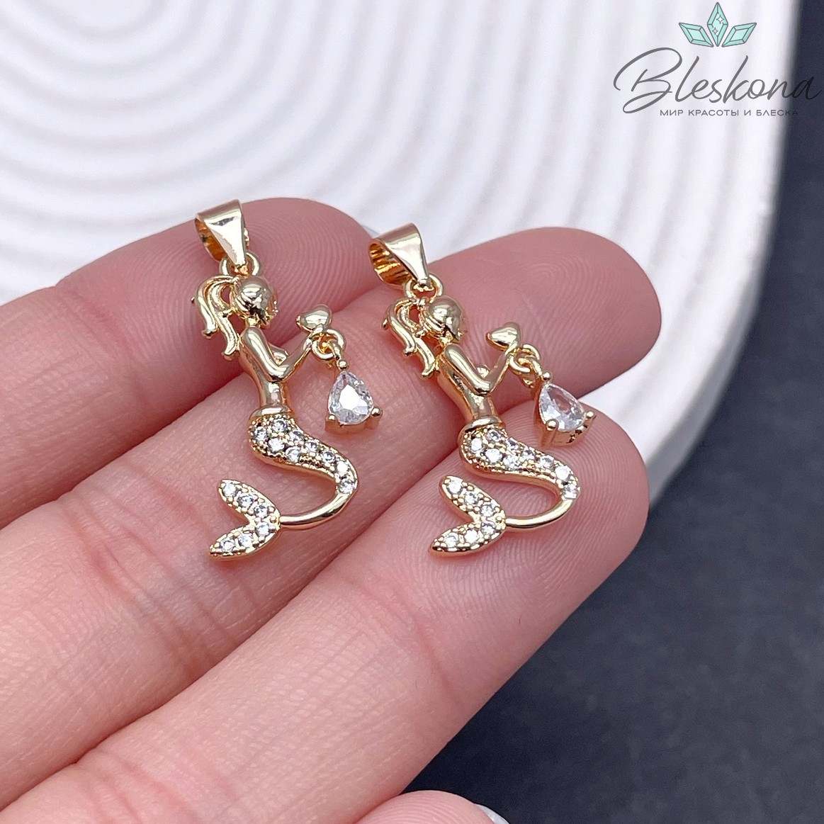 Подвеска Русалка ,цвет золото цирконы 10,5*23мм