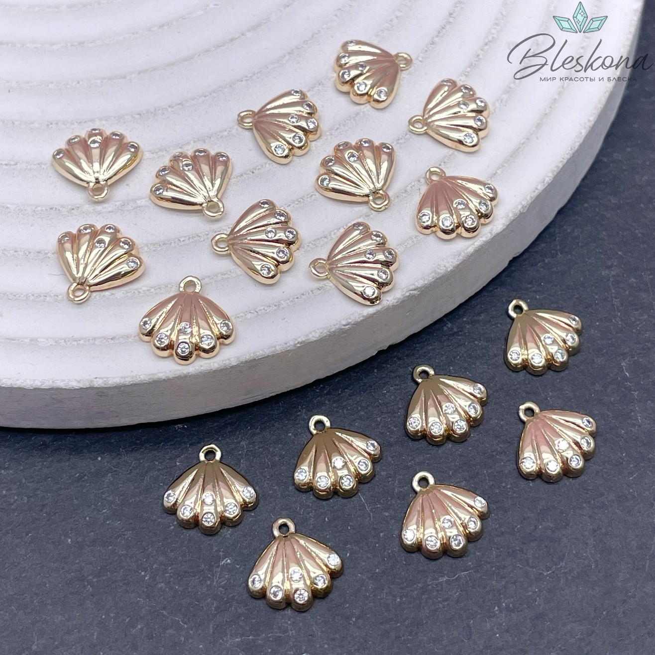 9*9,5 мм, цвет золото,Подвеска ракушка мини с цирконами 