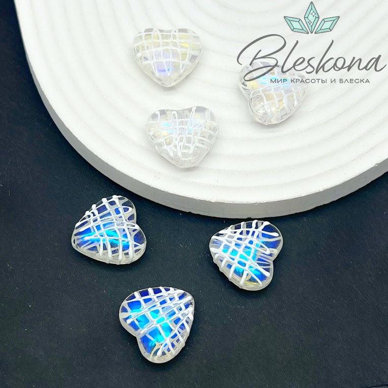 19*20 мм Бусина сердце с переливом белая глазурь