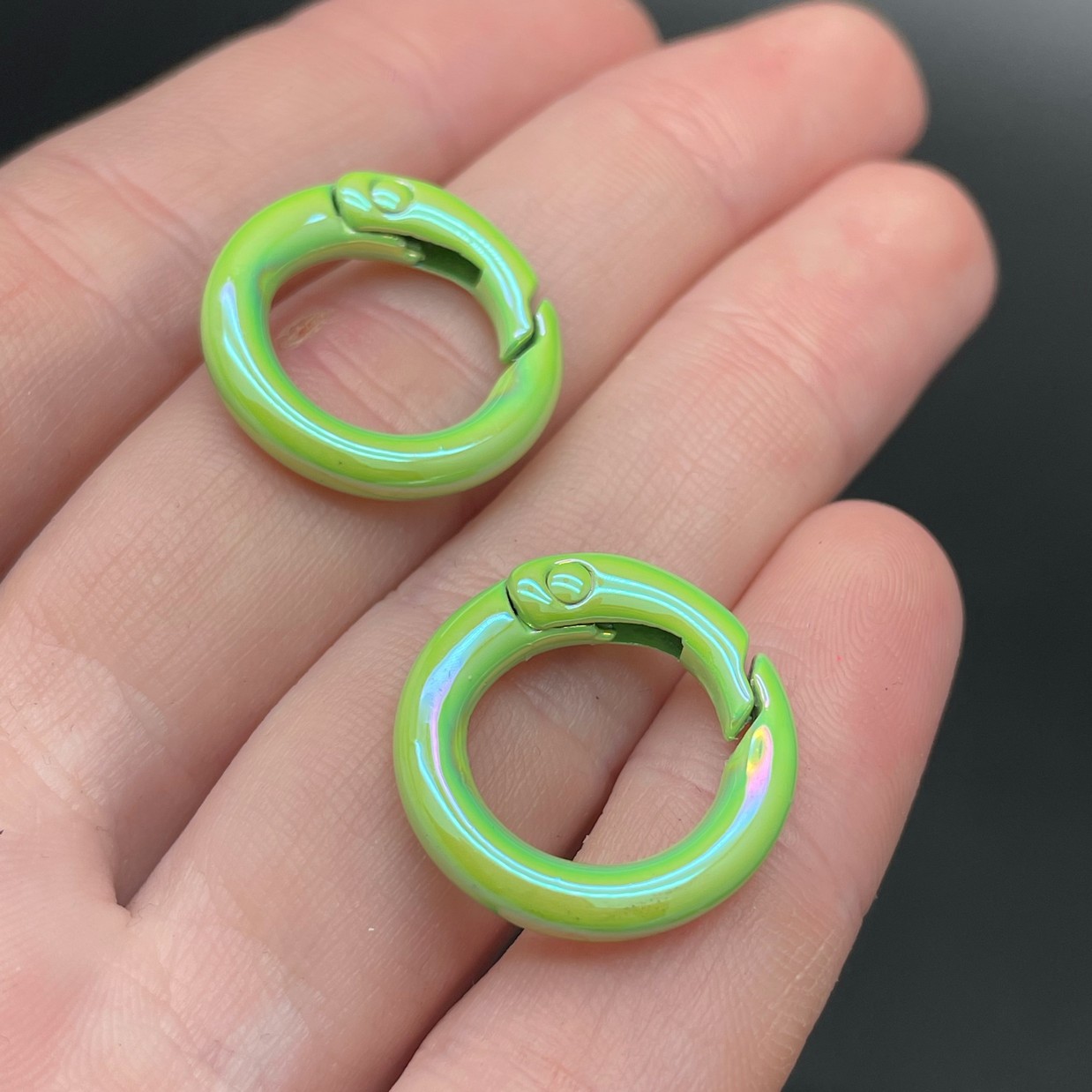 20мм , Замок круг салатовая эмаль с переливом 