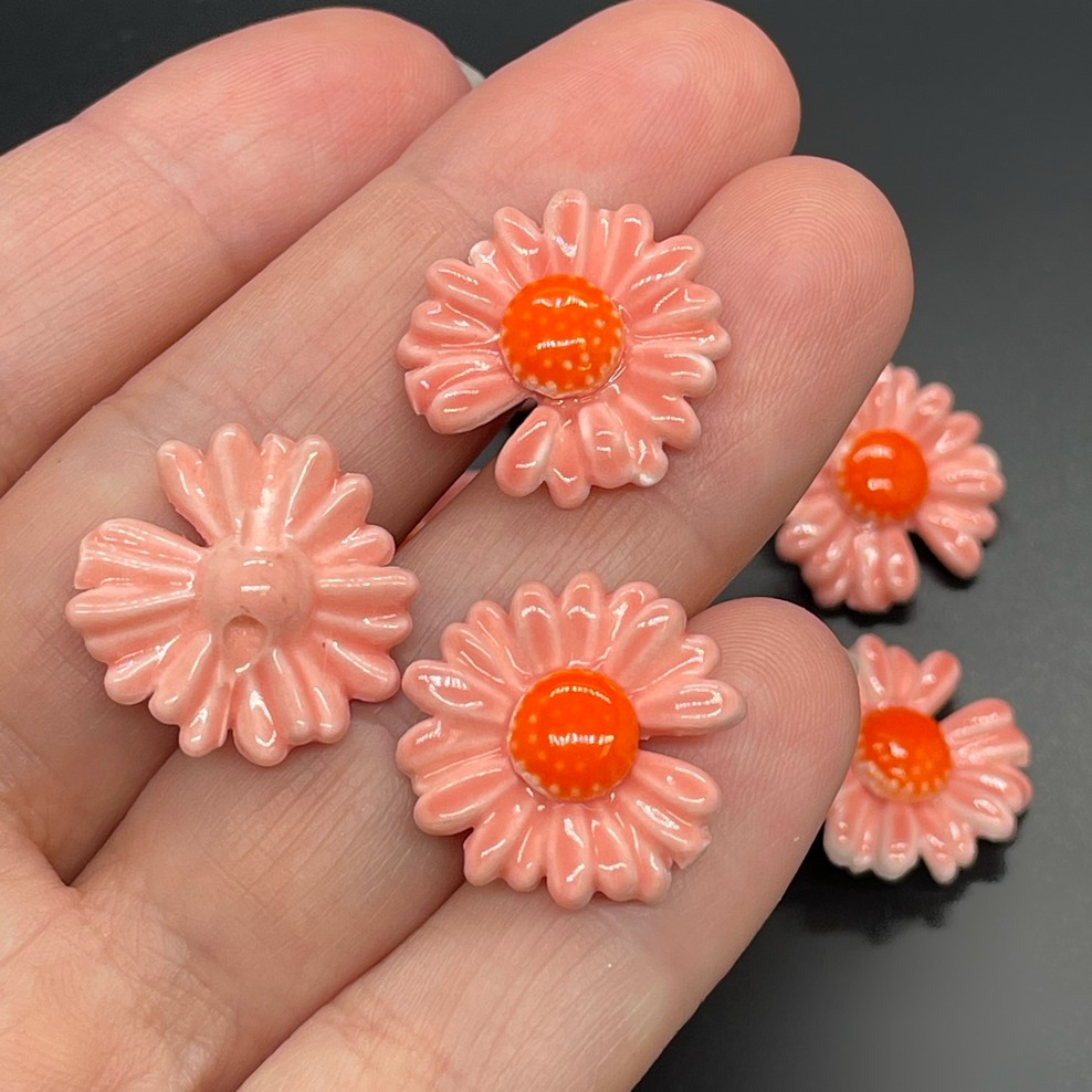 18 мм Бусина ромашка, керамика цвет розовый центр оранжевый