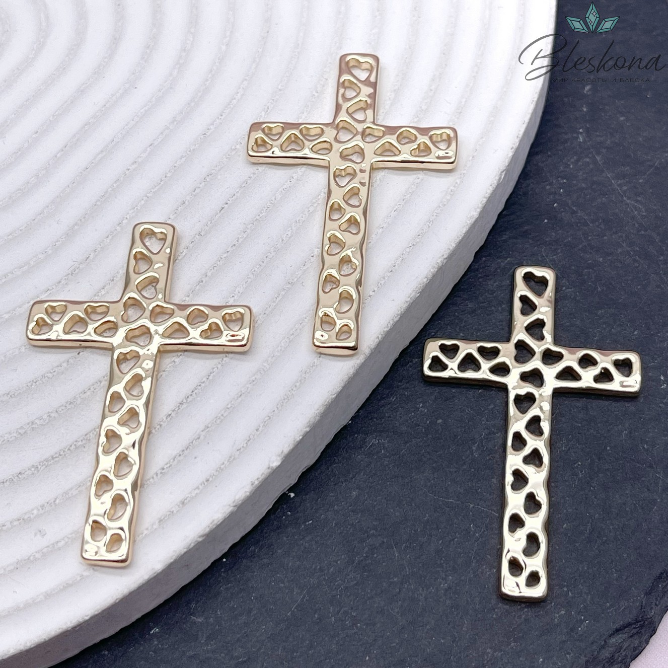 45*29 мм Цвет золото, Подвеска крест резной сердца 