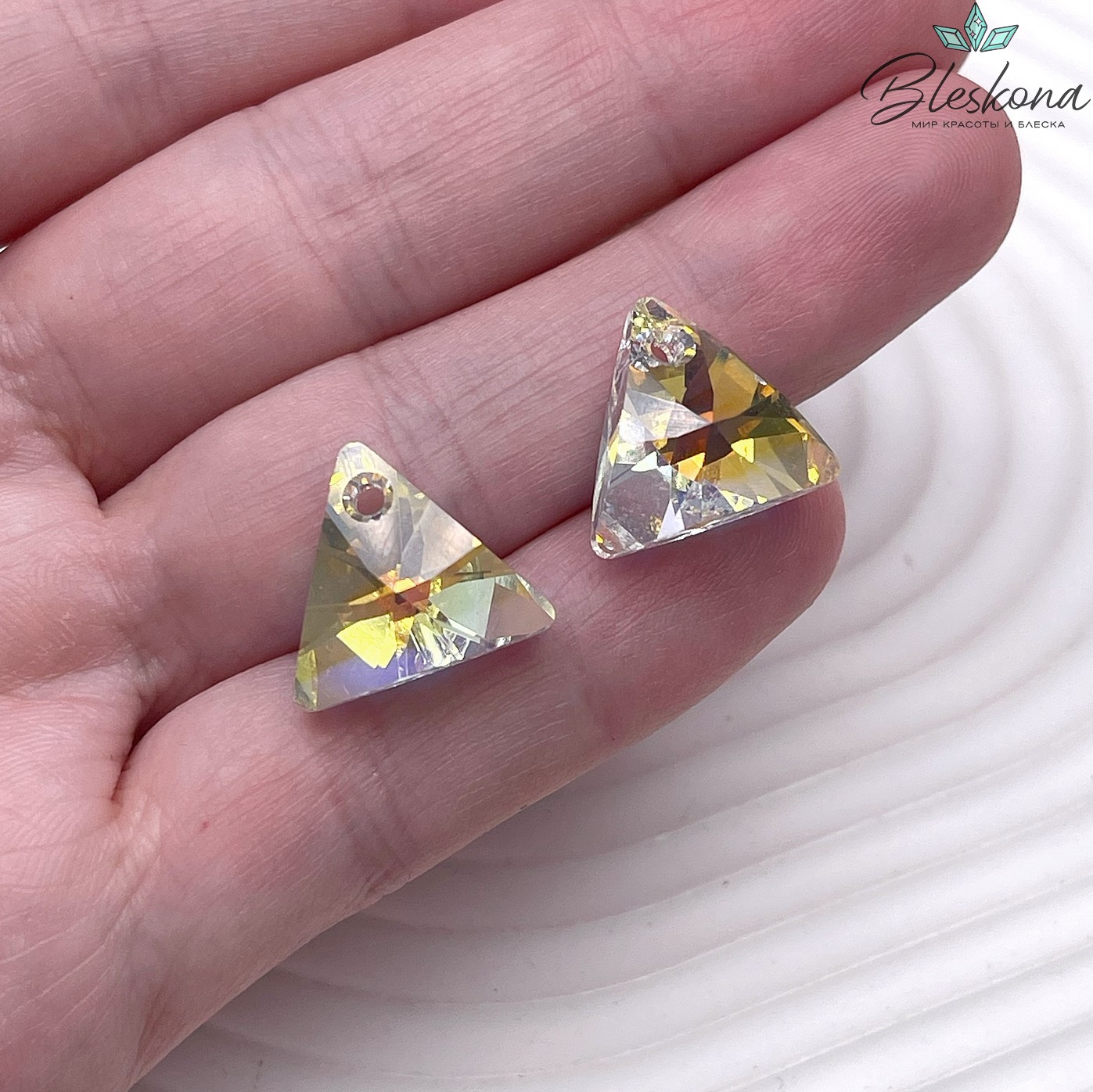 6628 XILION Triangle 16 мм Crystal Aurore Boreale (AB)