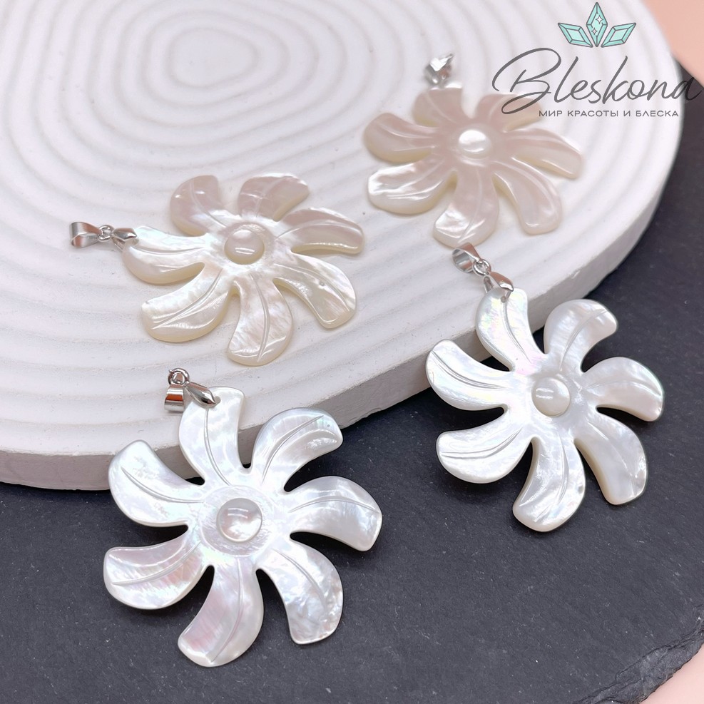 39 мм Цвет Серебро, Подвеска цветок белый перламутр 