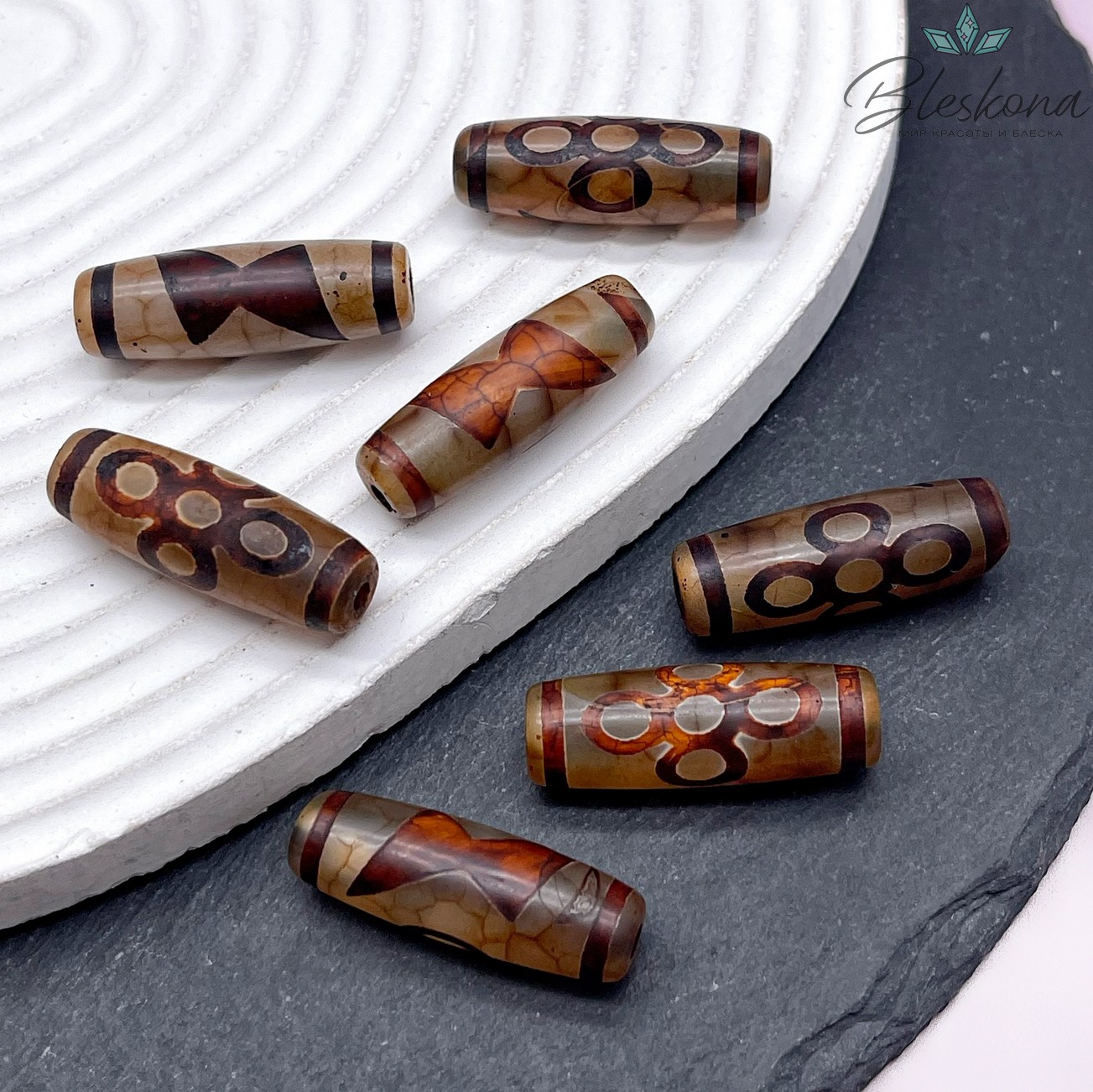 Бусина Дзи Молния и мистический узел серо-коричневый бочонок 30*11 мм