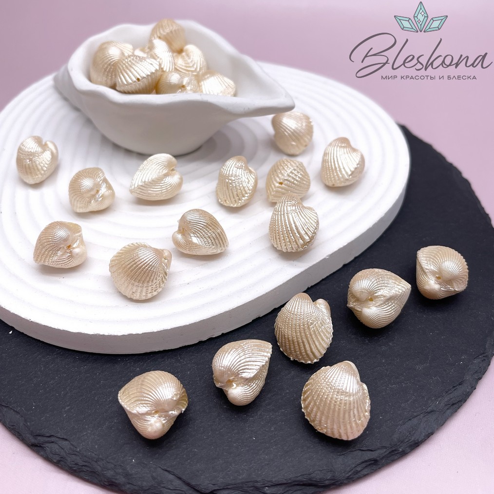 Бусина ракушка кремовая 17 мм