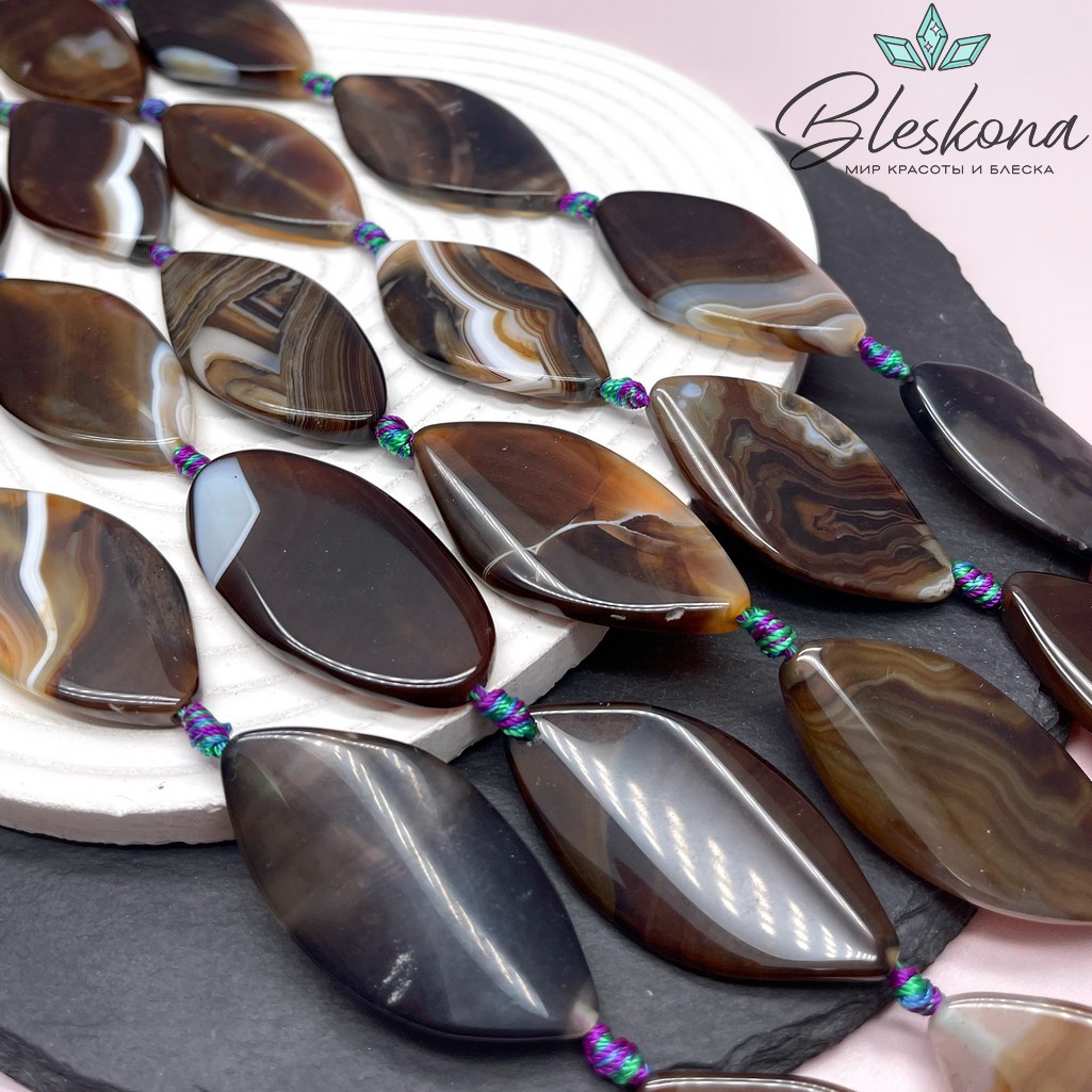 Агат коричневый овал острый крученый 50*25 мм 
