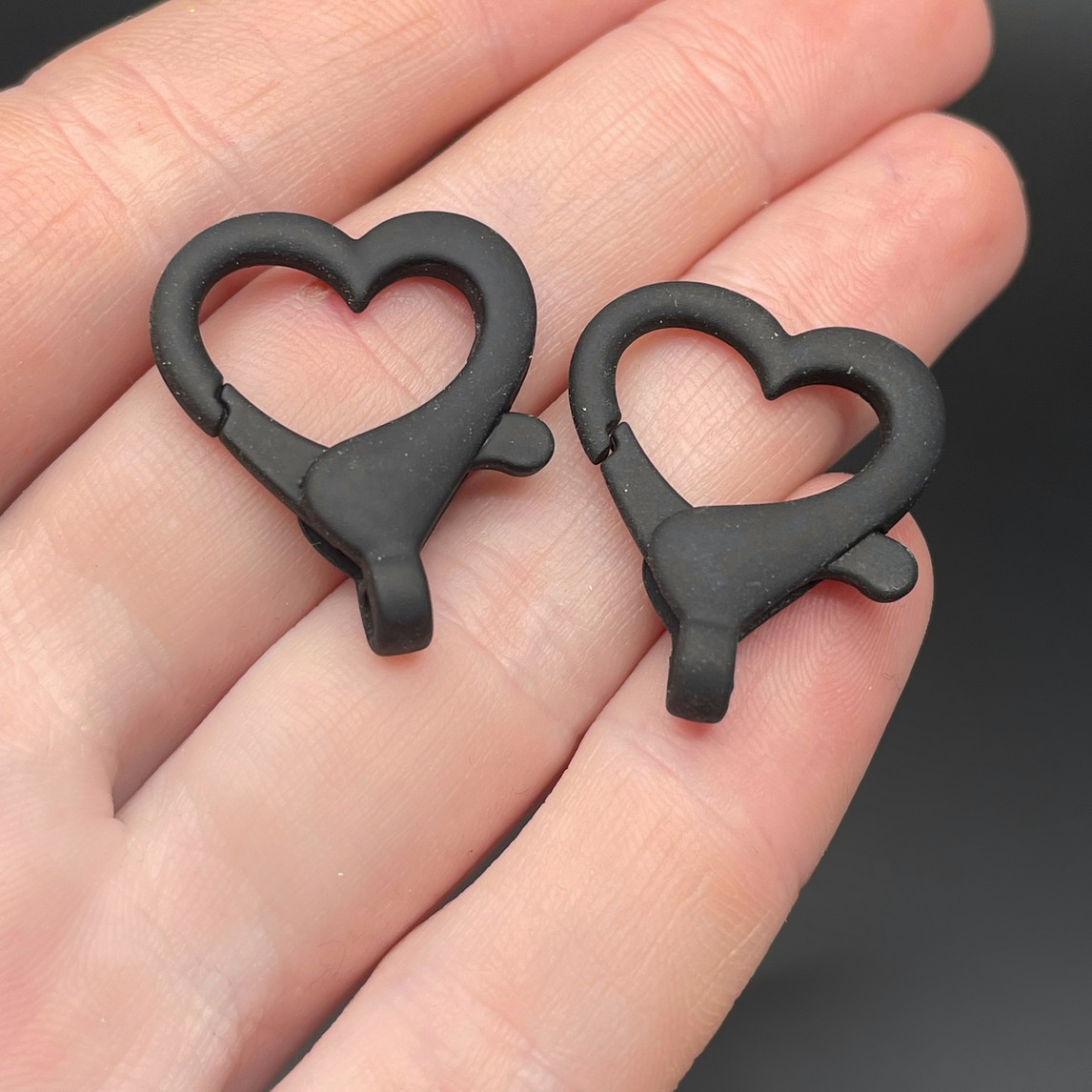 22*26мм , Замок крупный сердце черная  эмаль матовая