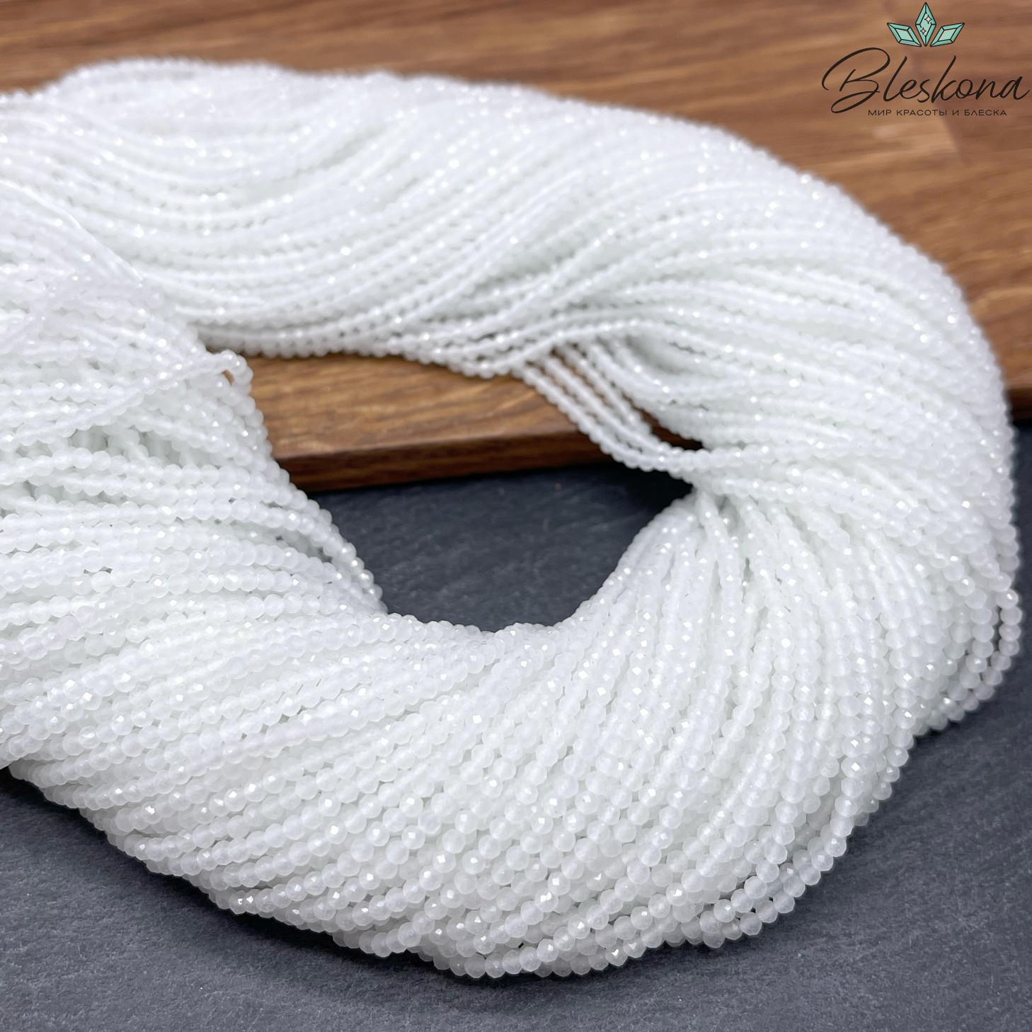 Лунный камень светло-мятный тонированный (имитация) 2 мм