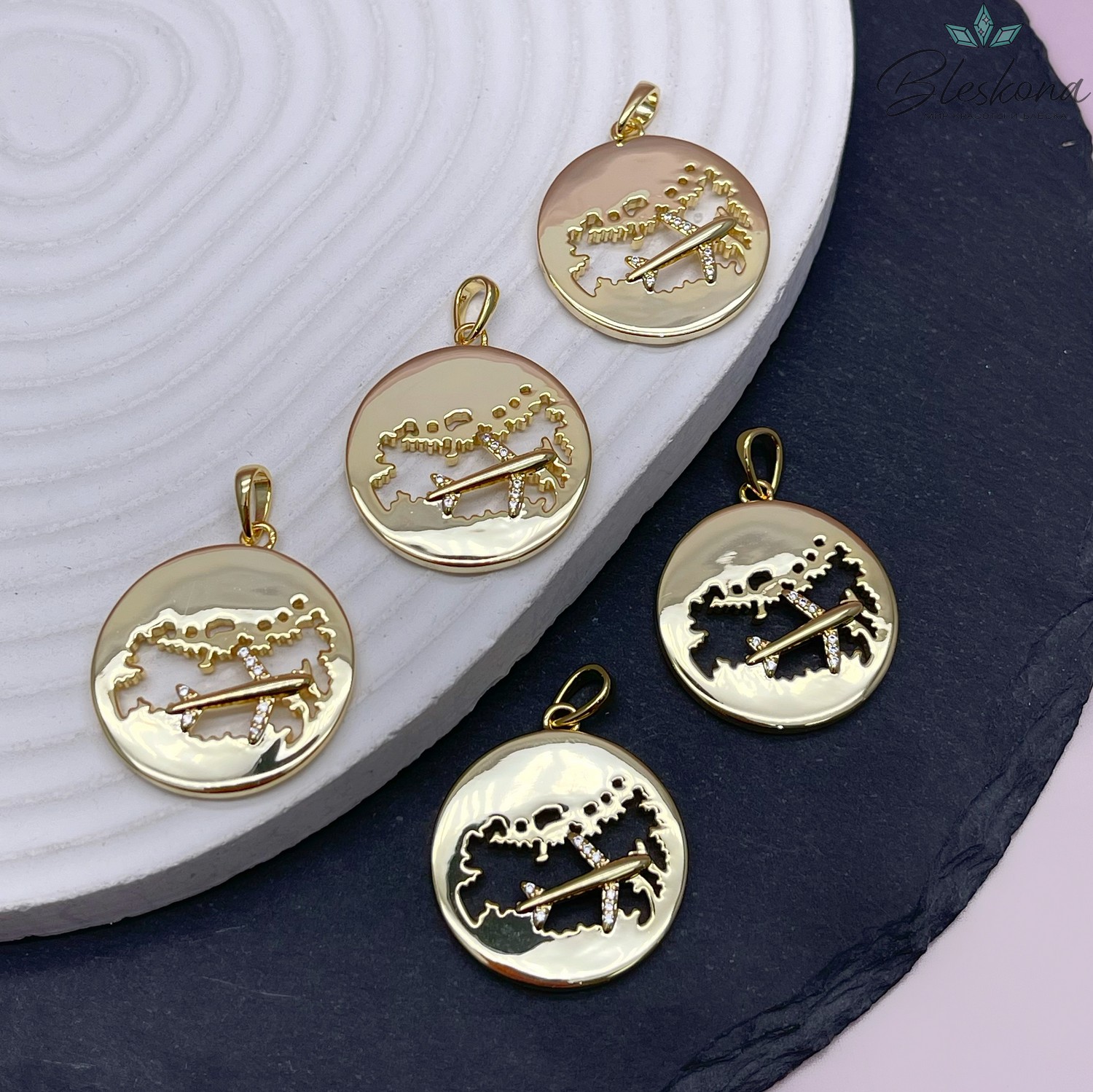 25 мм Цвет золото, Подвеска карта Мира с цирконами