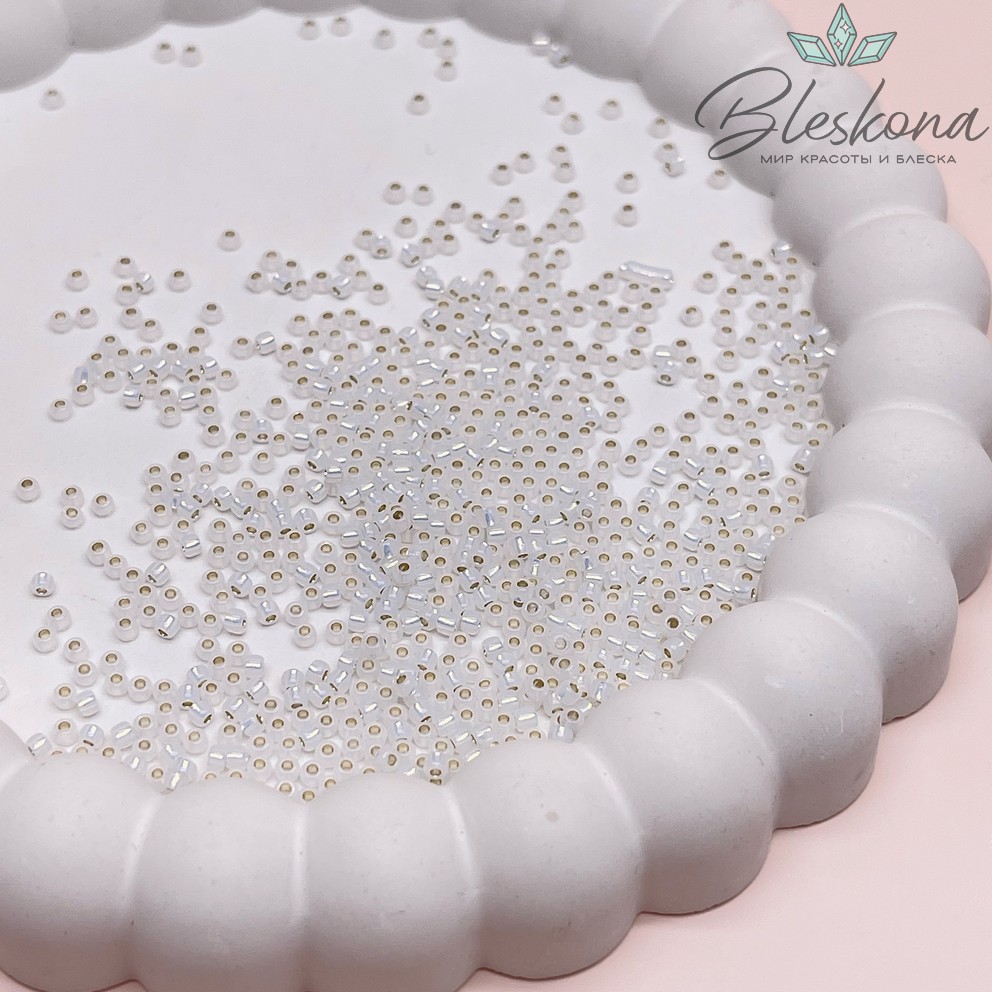 Бисер TOHO round 11/0 цвет №2100 (оттенок белого)