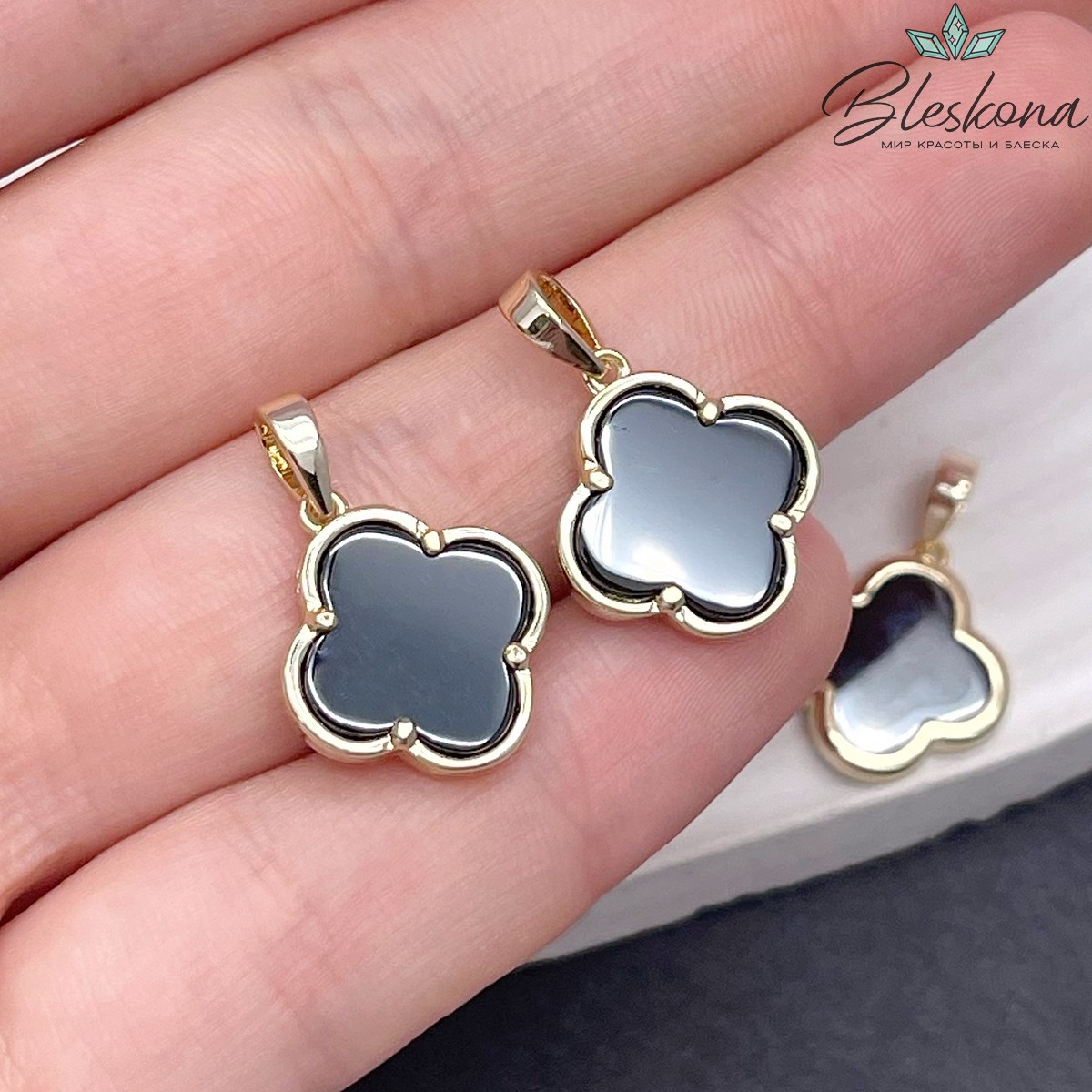 17*15мм Цвет золото, Подвеска Клевер черная керамика Люкс