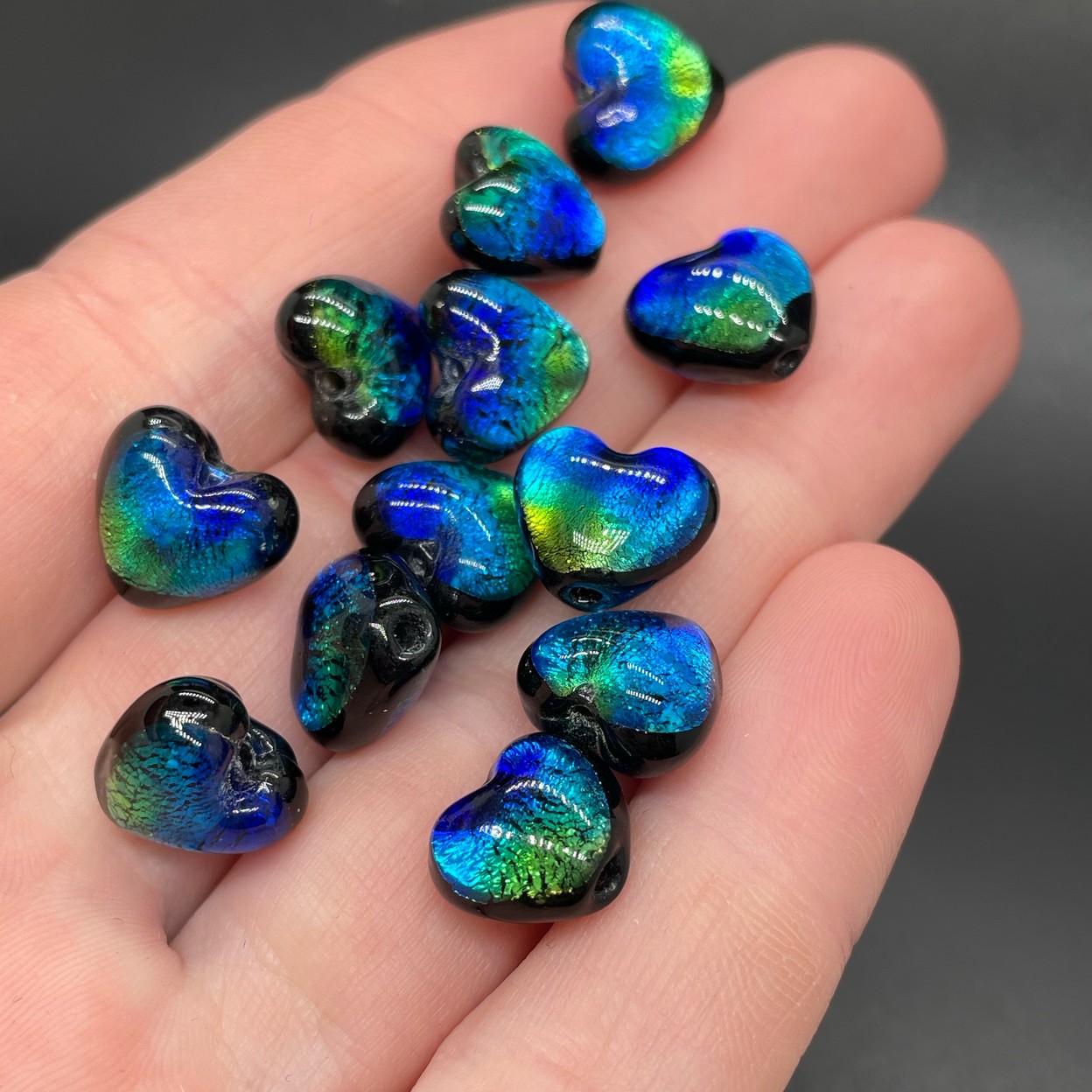 12 мм, Стекло бусина сердце сине-зеленое с черным обрамлением 