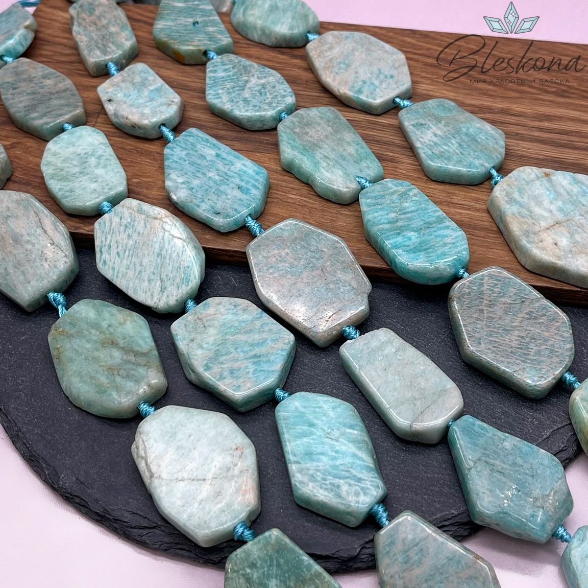 Амазонит плоский фриформ (30-42)*(20-30) мм