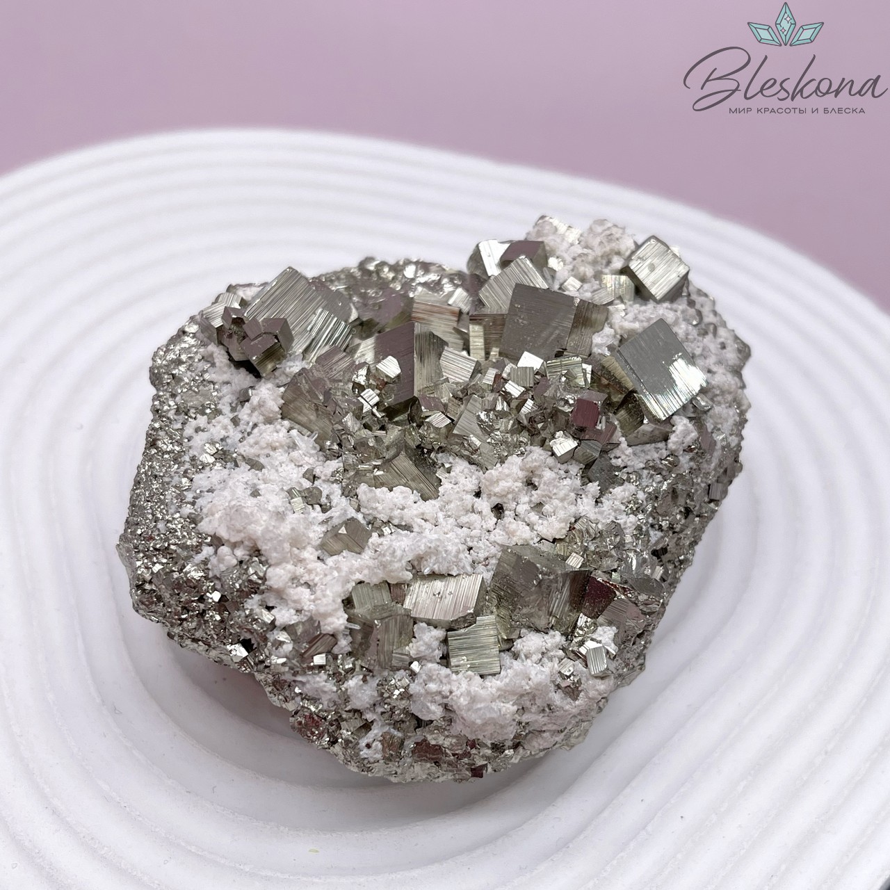 Пирит с кварцем необработанный  70  мм