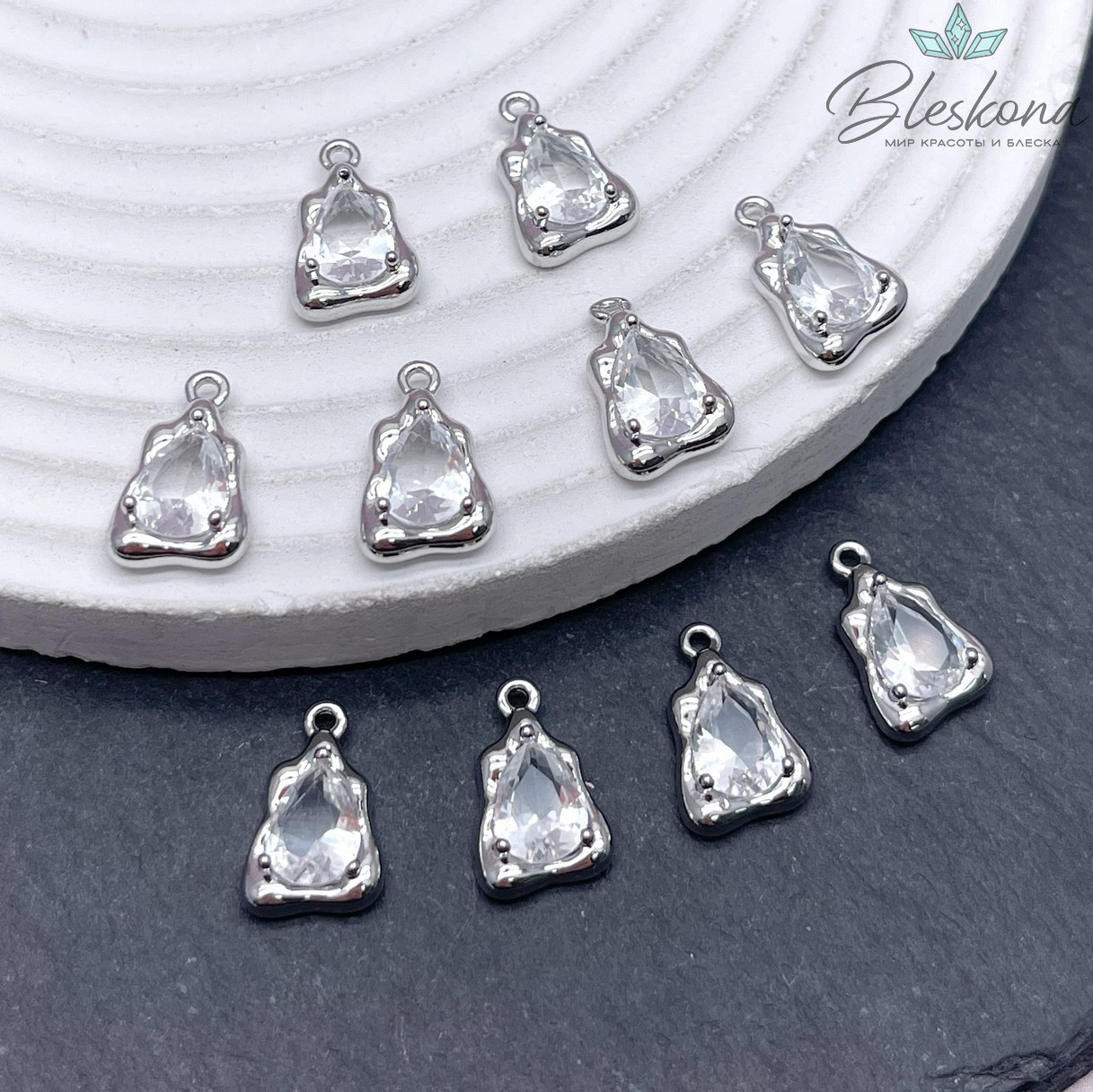 14,5*9,5 мм Цвет серебро, Подвеска треугольник фриформ белый циркон