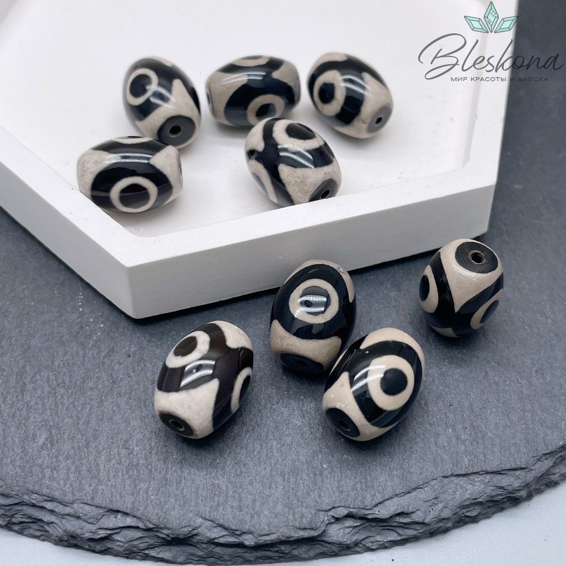 Бусина Дзи 3 глаза черно-белый бочонок 10*14 мм