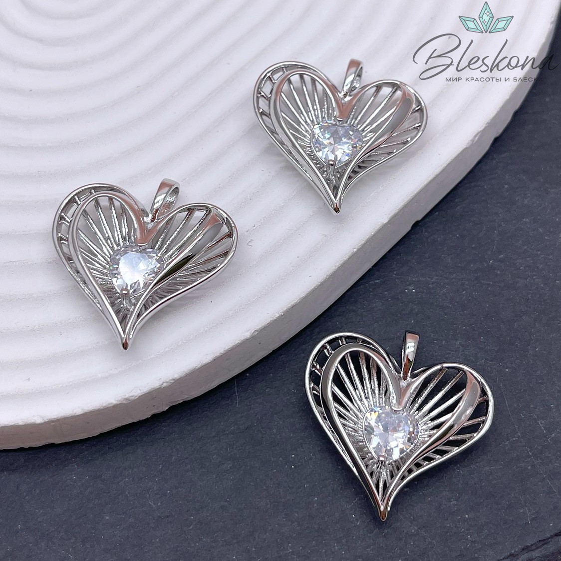 30*28 мм Цвет серебро, Подвеска Сердце лучи с цирконом