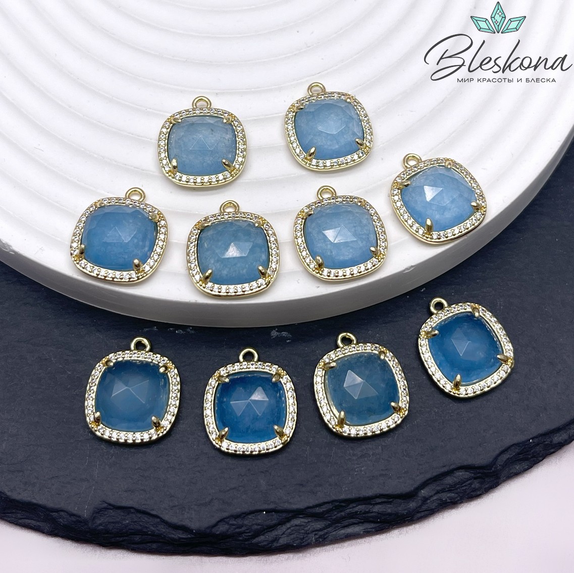 14мм, цвет золото ,Подвеска квадрат кварц тонированный голубой в обрамлении цирконы
