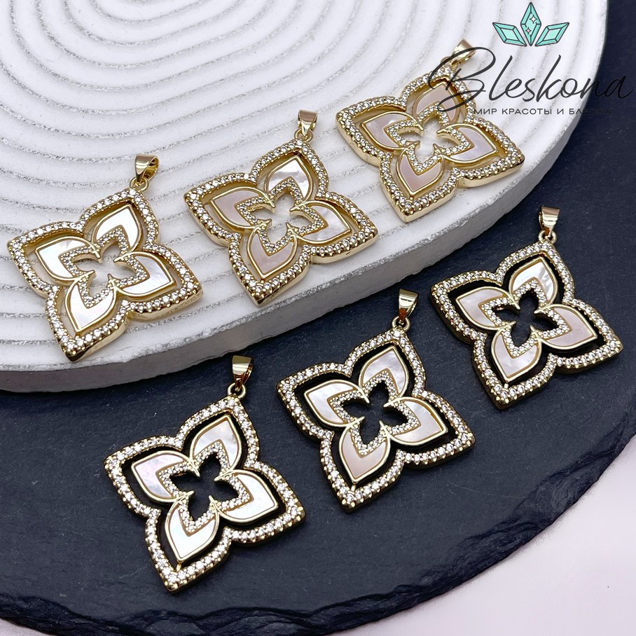 36,5*35 мм Цвет золото, Подвеска клевер с цирконами и перламутром