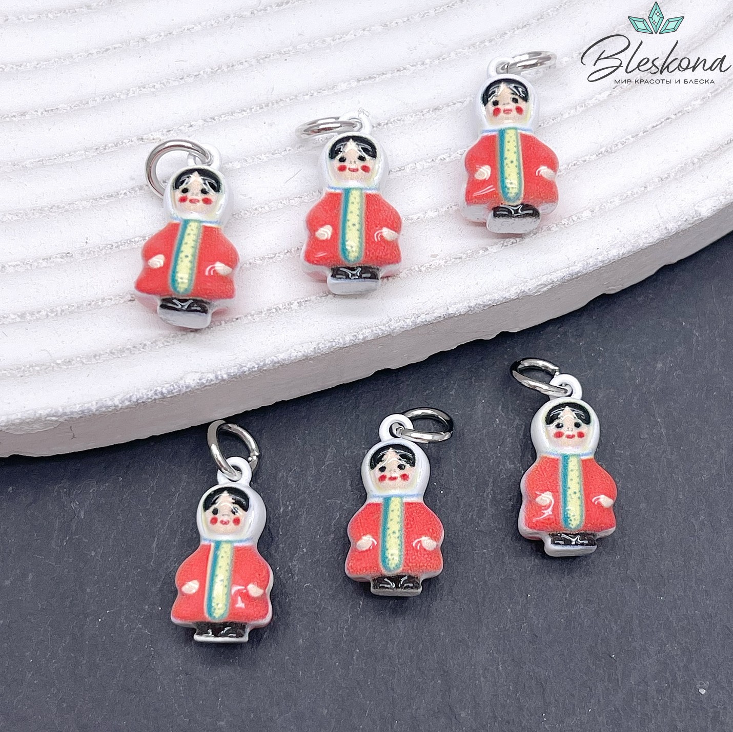 16,5*9 мм Цвет серебро, Подвеска Девочка в красной шубке эмаль