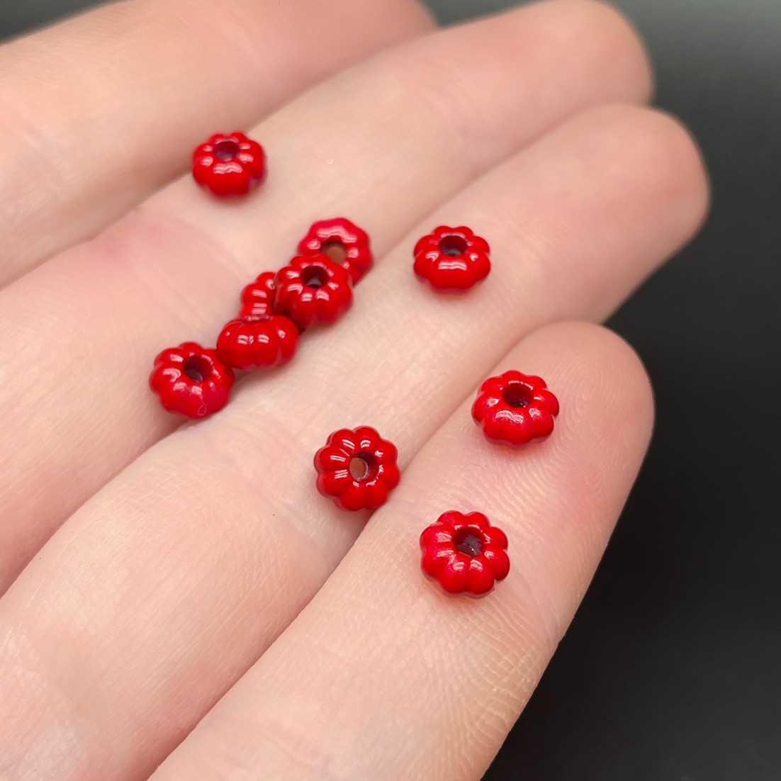 5,5 мм , Бусина - разделитель ромашка красная эмаль уп.10шт