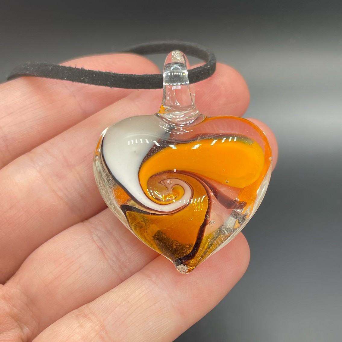 31*38мм, Подвеска сердце бело-оранжевый рисунок