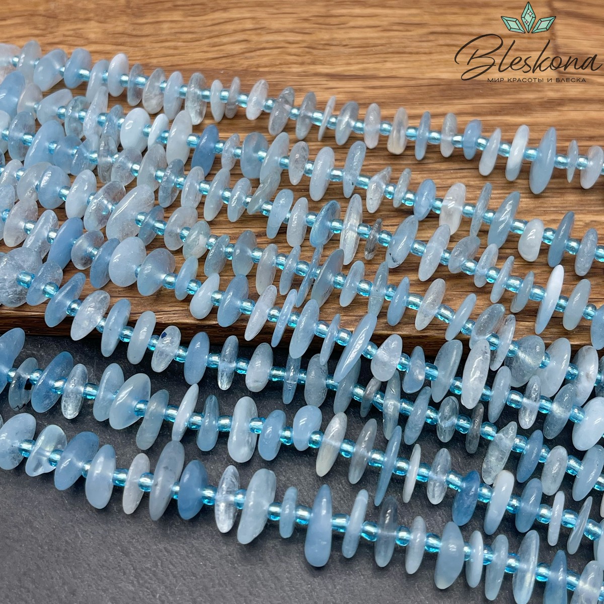 Аквамарин сколы шлифованные (2-4)*(8-14) мм 
