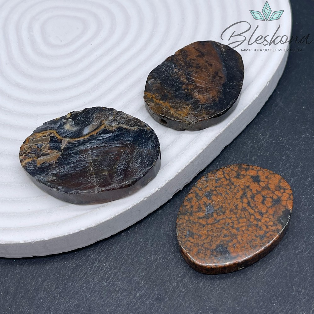 Агат плоский неровный овал 35*44 мм штучно