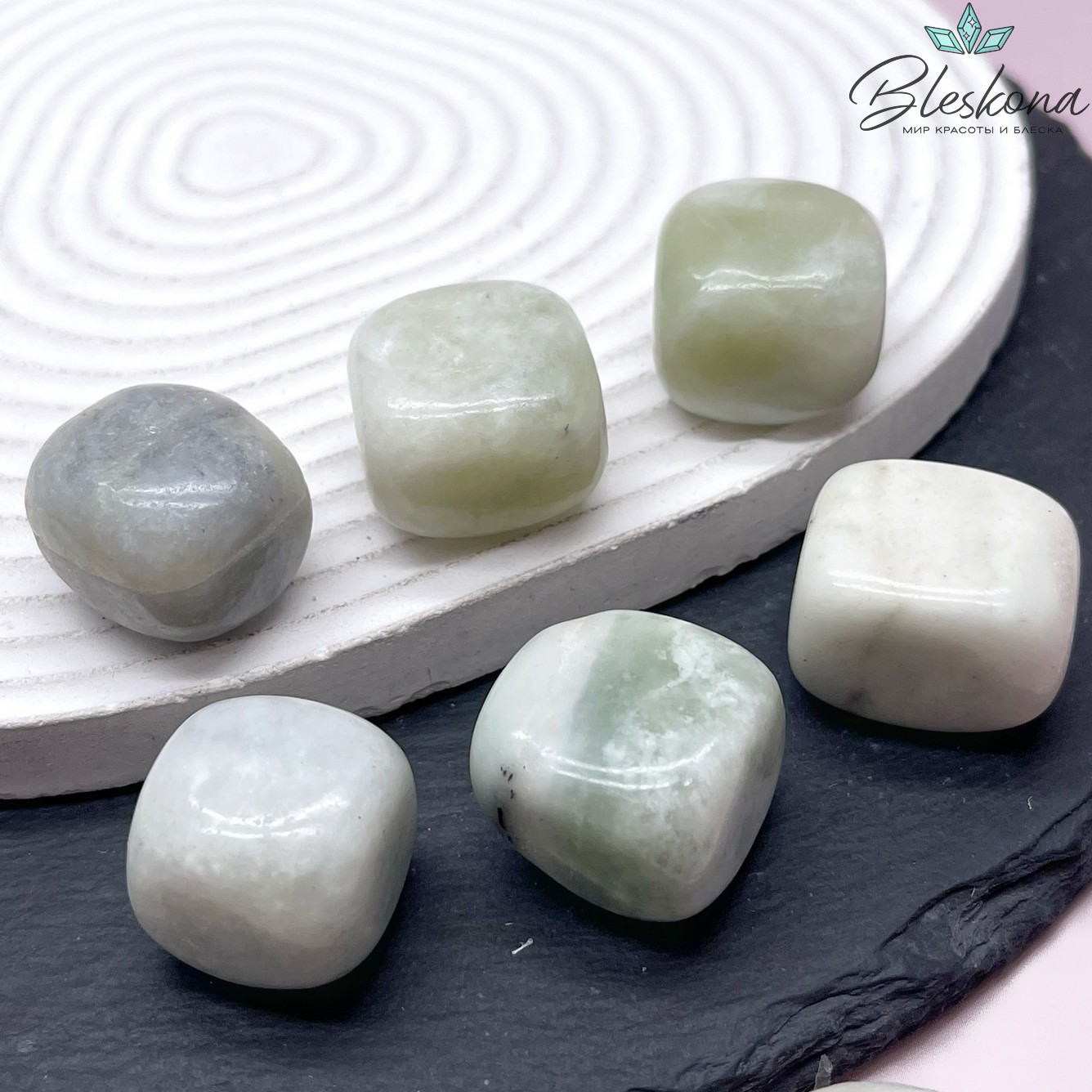 Жадеит зеленый галтовка 19-25 мм