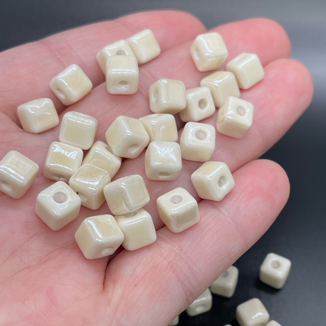 6 мм Бусина куб, керамика цвет бежевый