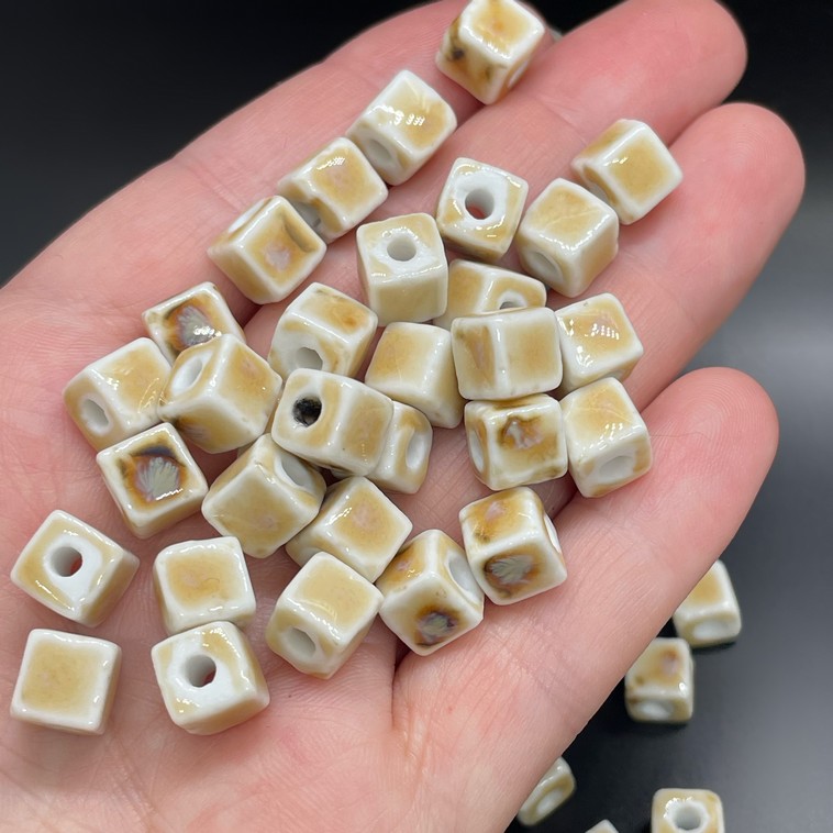 8 мм Бусина куб, керамика цвет бежевый рисунок